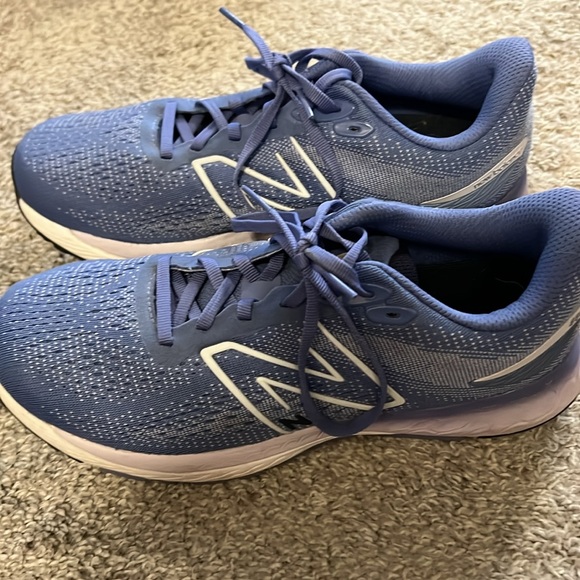 New Balance - Picture 2 of 4